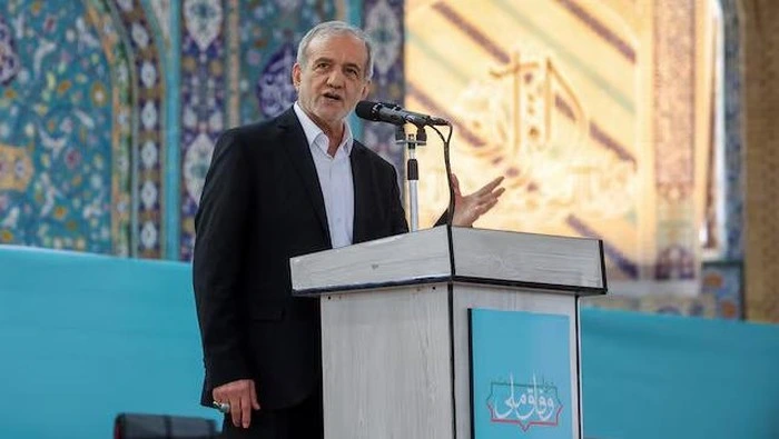 Presiden Iran Masoud Pezeshkian berpidato